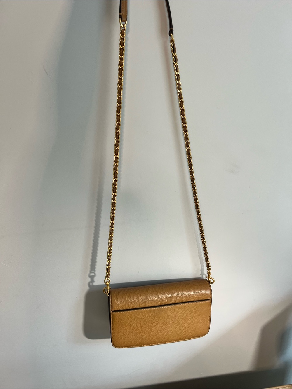 Tory Burch Camel/Tan Leather Shoulder Bag with Gold Logo - Picture 10 of 10